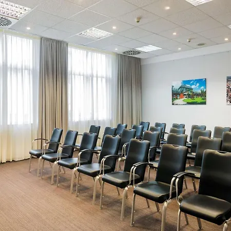Nh Frankfurt Airport West Hotel 4*