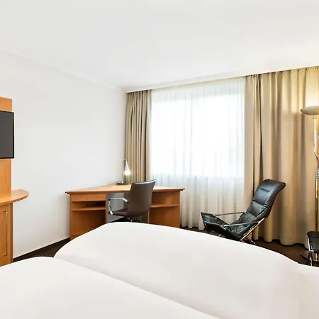 Nh Frankfurt Airport West 4*