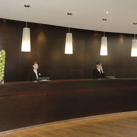 Nh Frankfurt Airport West Hotell 4*