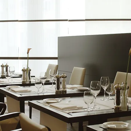 Nh Frankfurt Airport West Hotell 4*
