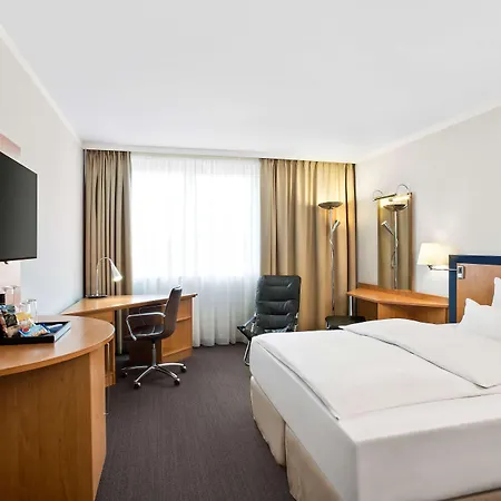 Nh Frankfurt Airport West Hotell 4*