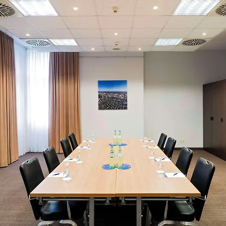 Nh Frankfurt Airport West Hotell 4*