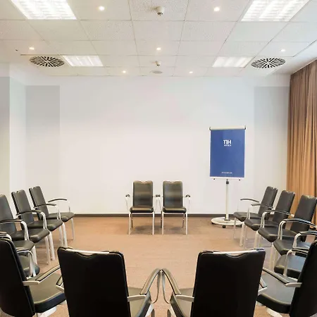 Nh Frankfurt Airport West 4*