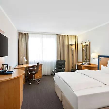 Nh Frankfurt Airport West Hotell 4*