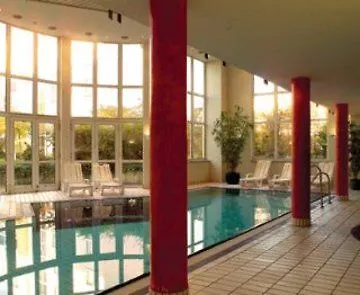 Nh Frankfurt Airport West Hotel 4*