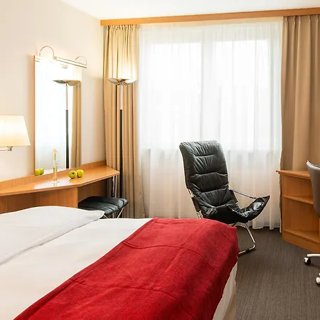 Nh Frankfurt Airport West 4*