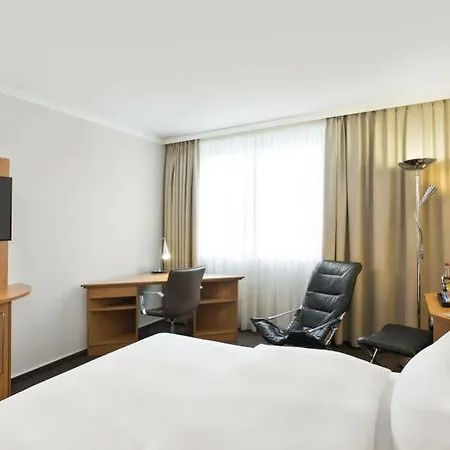Nh Frankfurt Airport West Hotel 4*