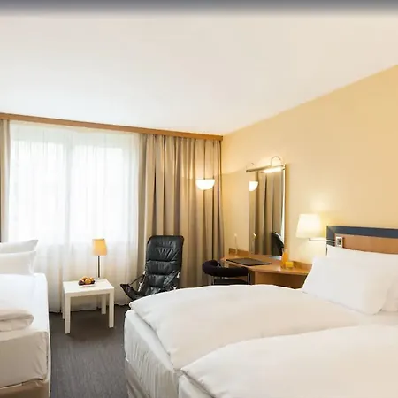 Nh Frankfurt Airport West 4*