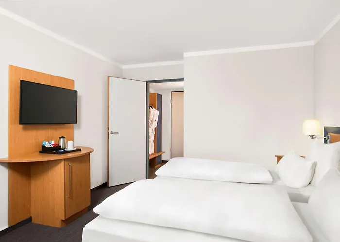 Hotel Nh Frankfurt Airport West 4*