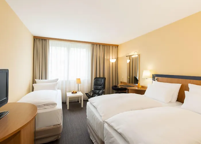 Hotel Nh Frankfurt Airport West 4*
