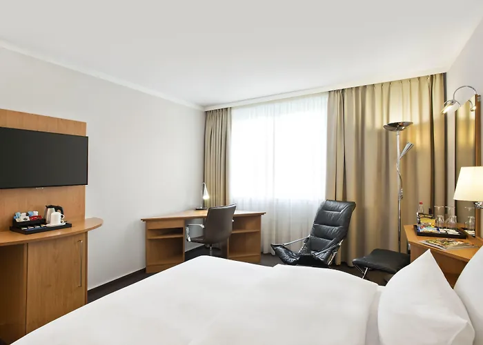 Hotel Nh Frankfurt Airport West 4*