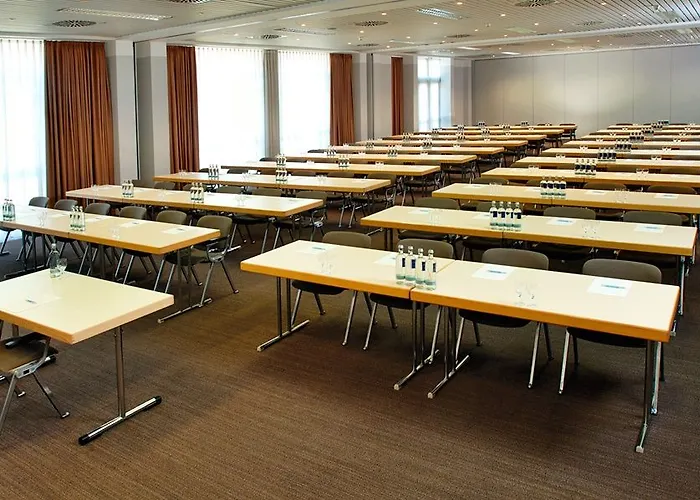 Nh Frankfurt Airport West Hotel 4*