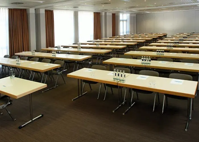 Nh Frankfurt Airport West 4*