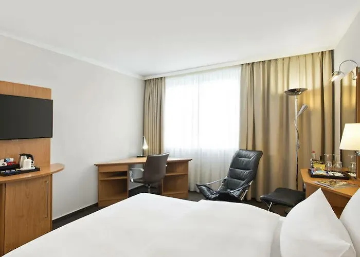 Nh Frankfurt Airport West Hotel 4*