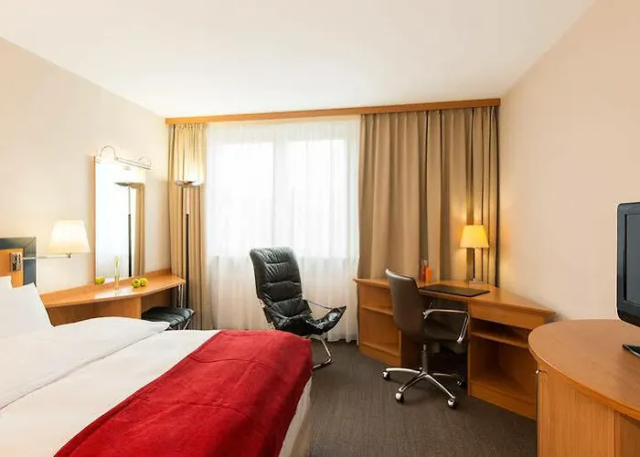 Nh Frankfurt Airport West Hotel 4*