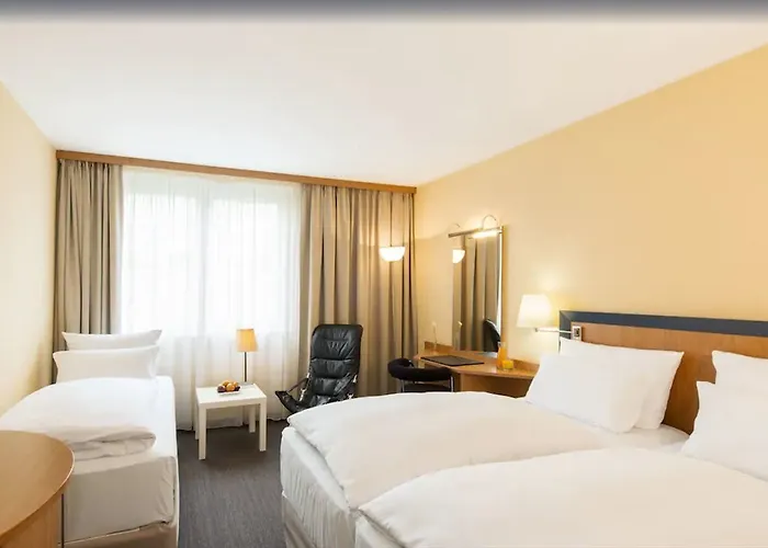 Nh Frankfurt Airport West 4*
